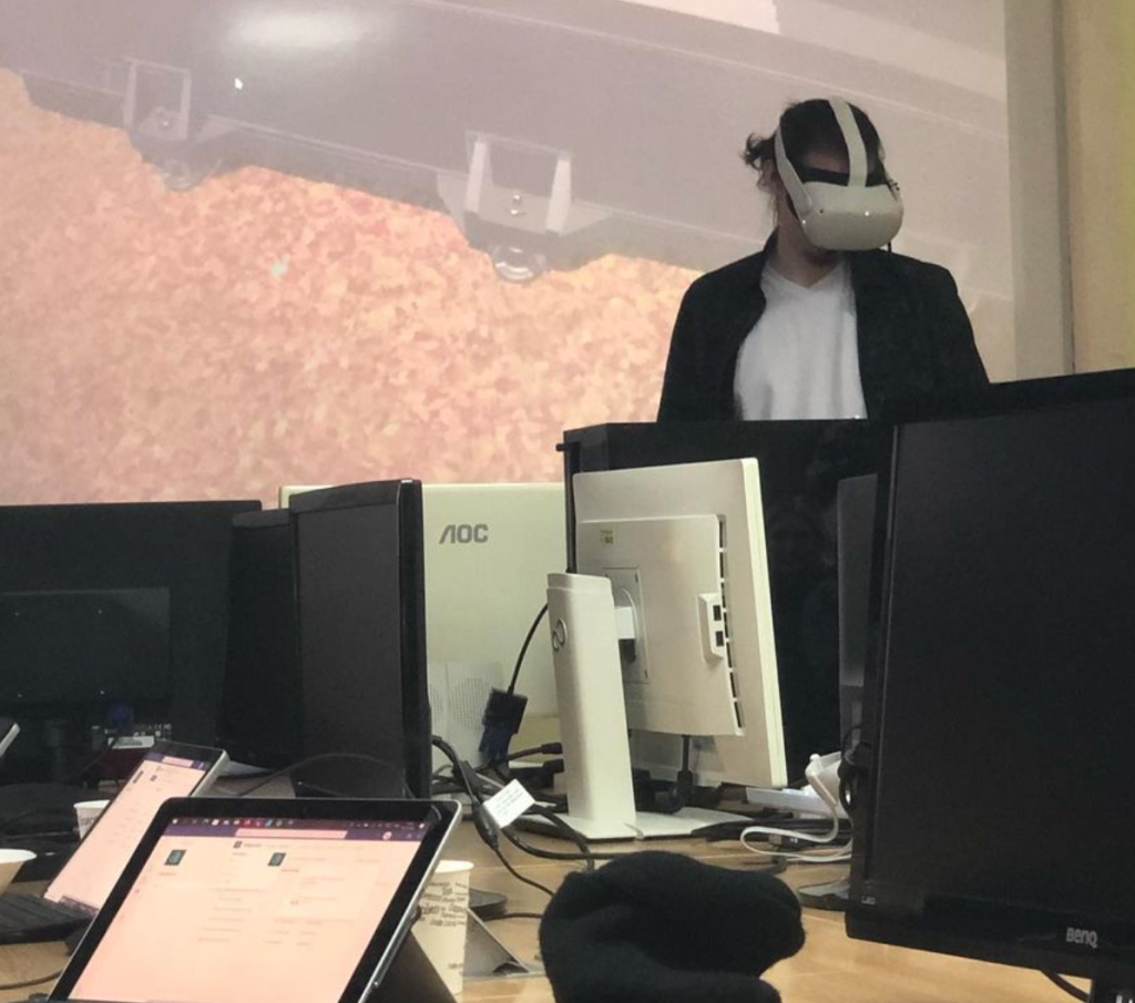 Arbeiten mit VR Brille.